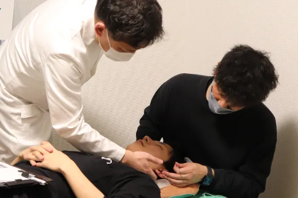 FN美容鍼実技セミナーの実技練習の写真