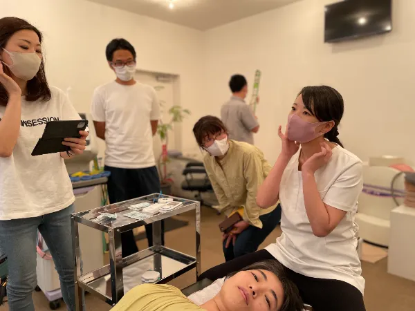 FN美容鍼の基礎講座の様子