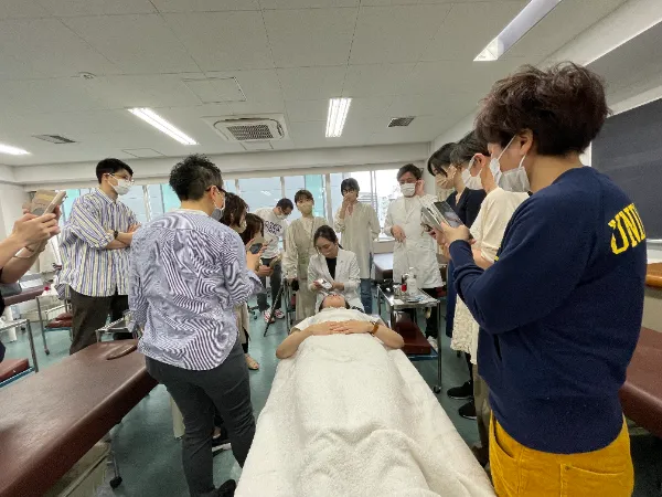 FN美容鍼の技術セミナーの様子